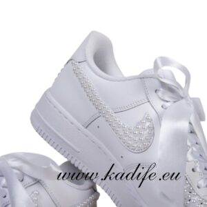 Alternative view of Сватбени кецове с перли