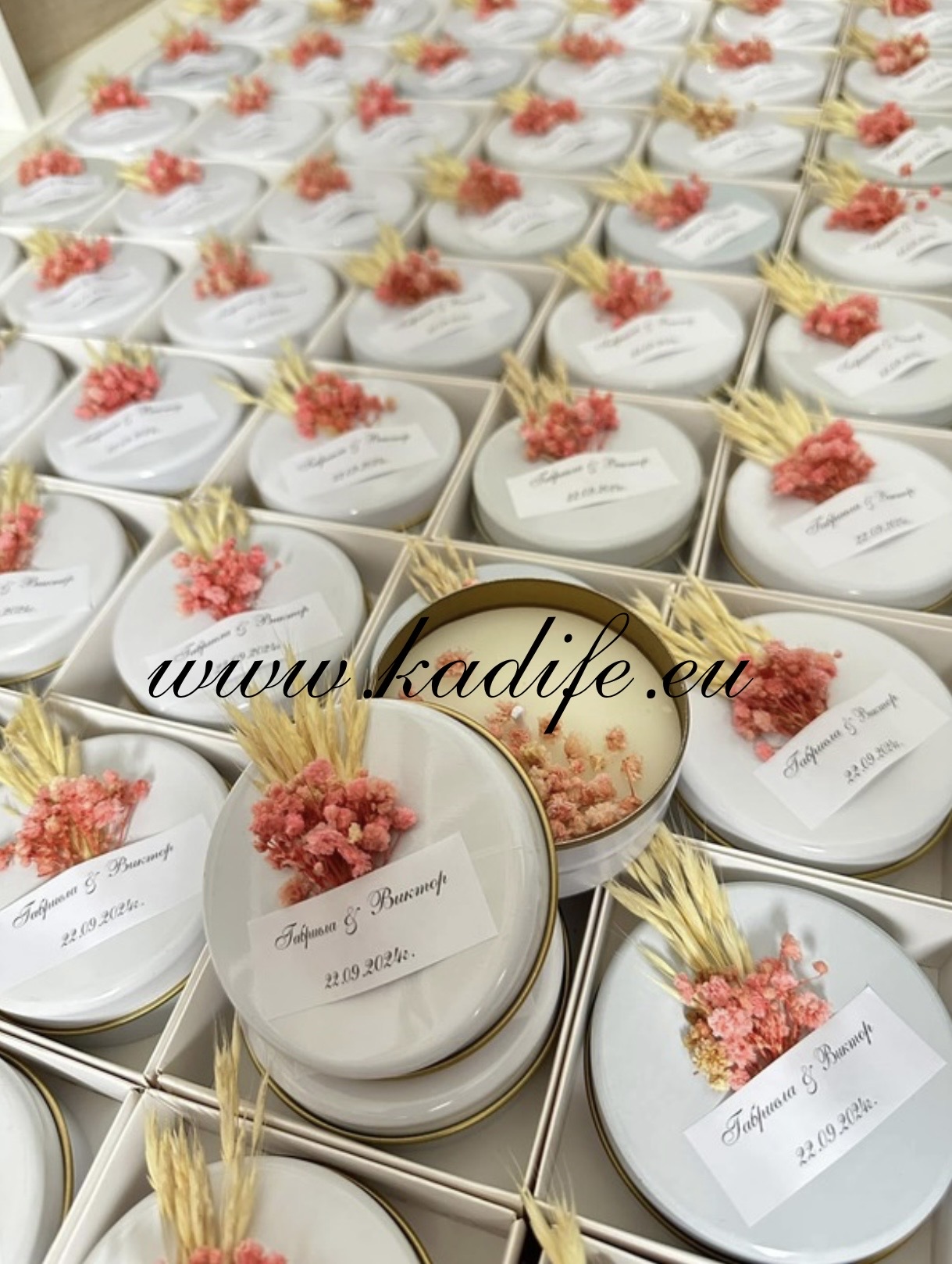 Бохо свещ в метална кутия