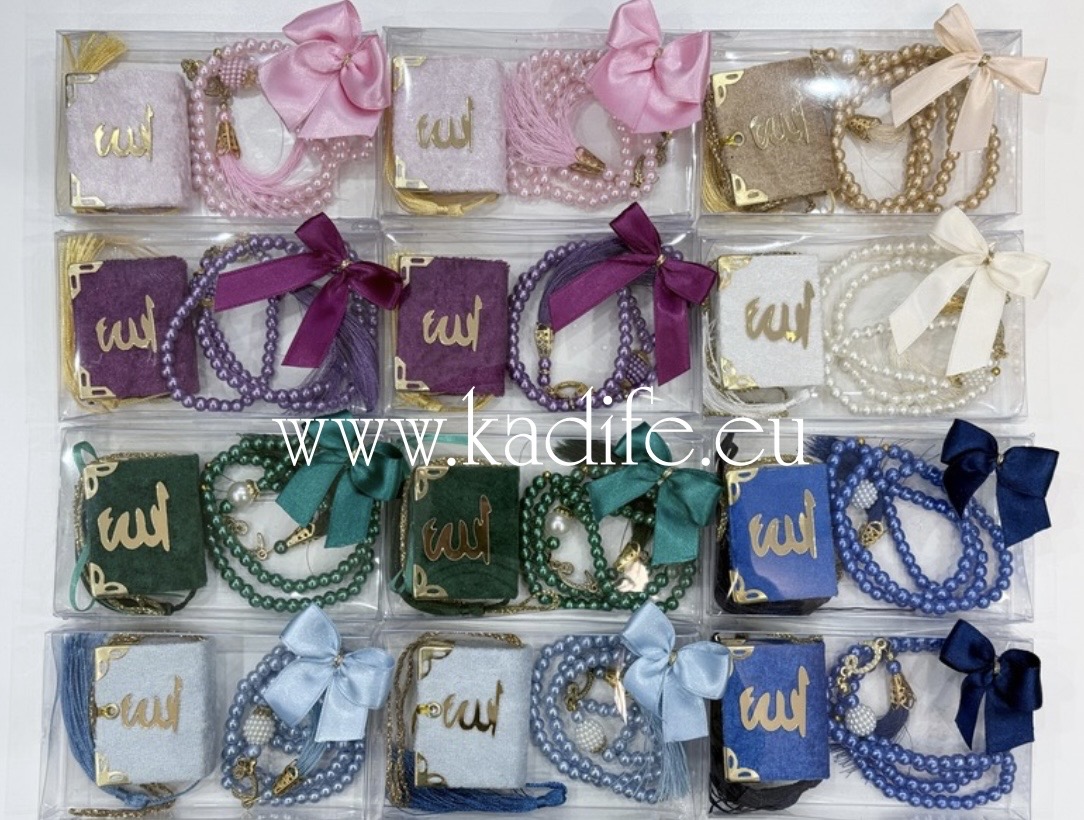 Малък Коран и теспих в комплект