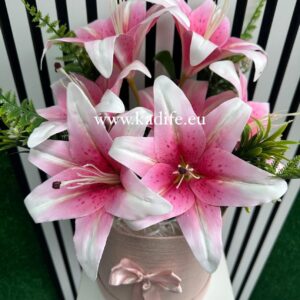 Букет в кутия за 8-ми март