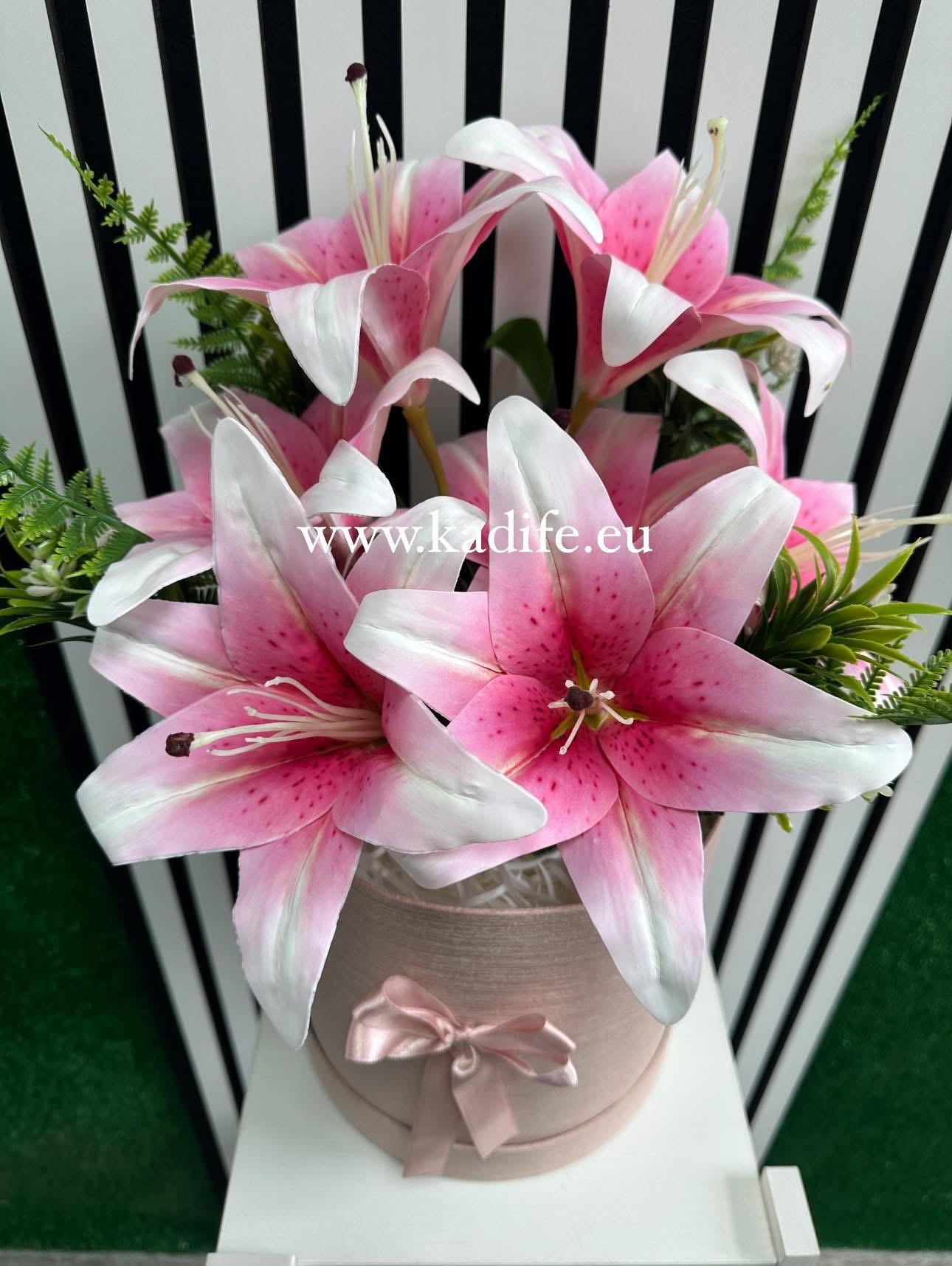 Букет в кутия за 8-ми март