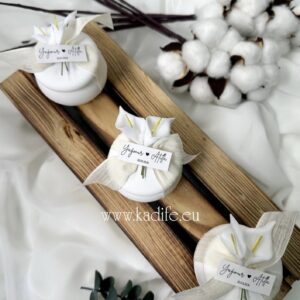 Нежни и красиви свещи за гости