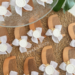 Гребен с декорация- сватбен подарък за дамите